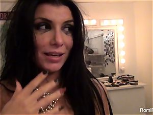 Behind the gigs with sexy adult movie star Romi Rain